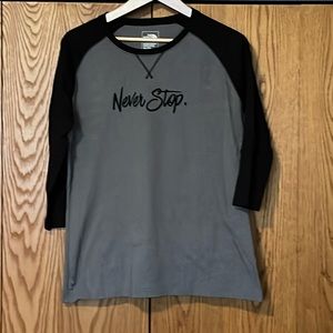 North Face Women’s 3/4 sleeve T-shirt. Black and grey.  Size XL